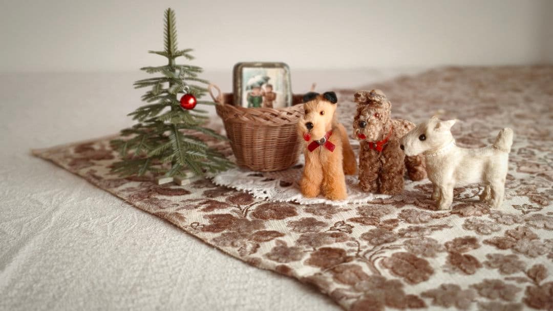 * vintage dog ❀ * 赤い勲章リボンの テリアさん