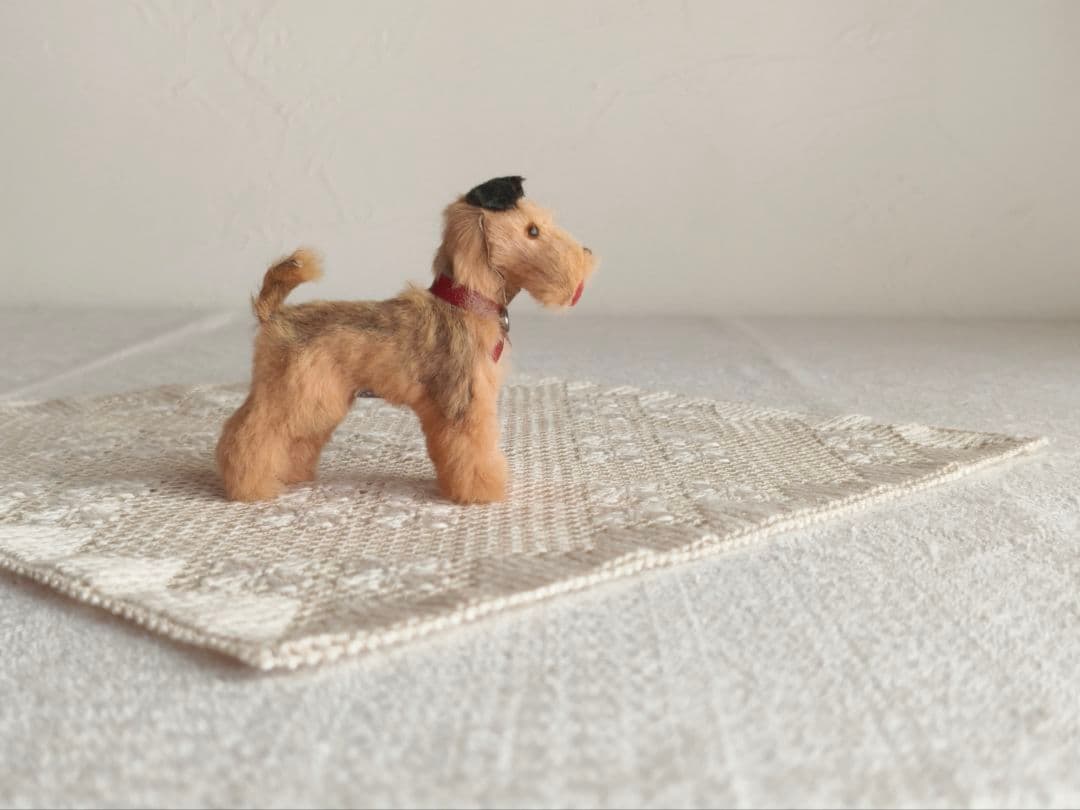 * vintage dog ❀ * 赤い勲章リボンの テリアさん