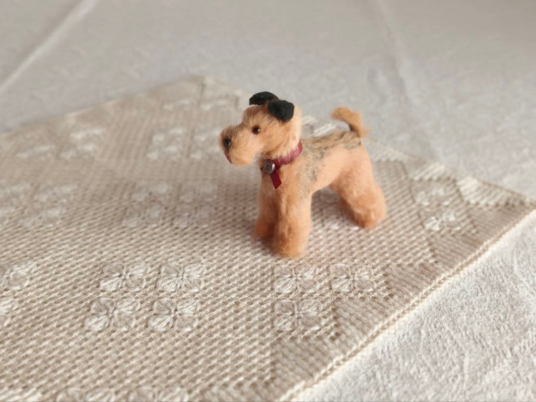 * vintage dog ❀ * 赤い勲章リボンの テリアさん