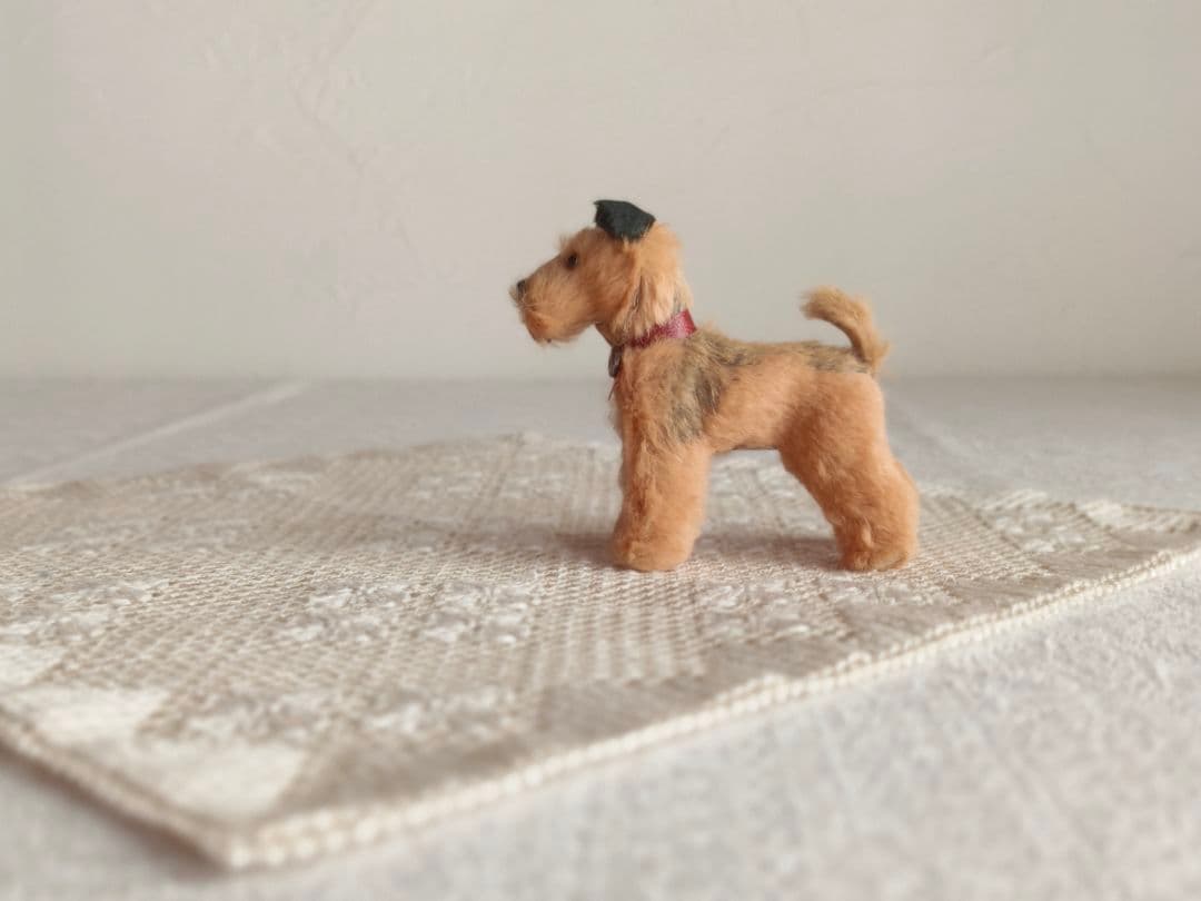 * vintage dog ❀ * 赤い勲章リボンの テリアさん