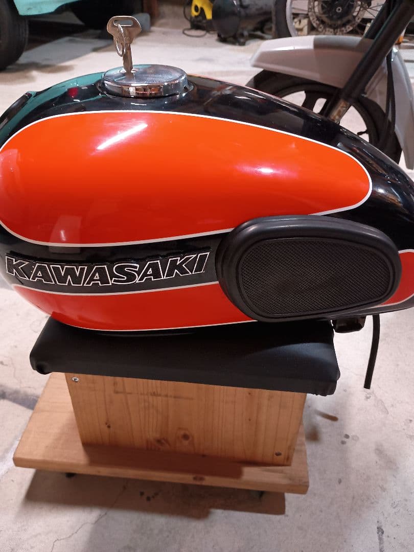 カワサキ　W650 タンク　W1カラー　キャブ車