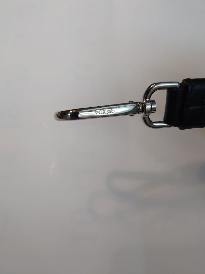 PRADA ブラック レザー ショルダーストラップ