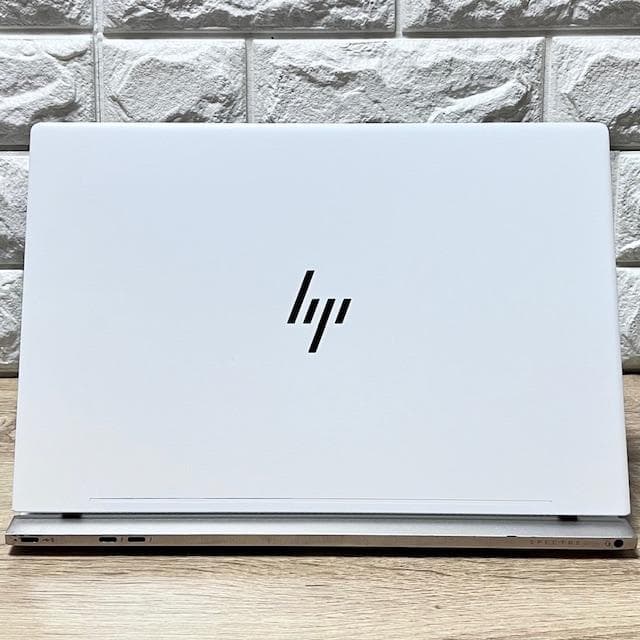 《プレミアム・ウルトラスリムモバイル》HP Spectre 13