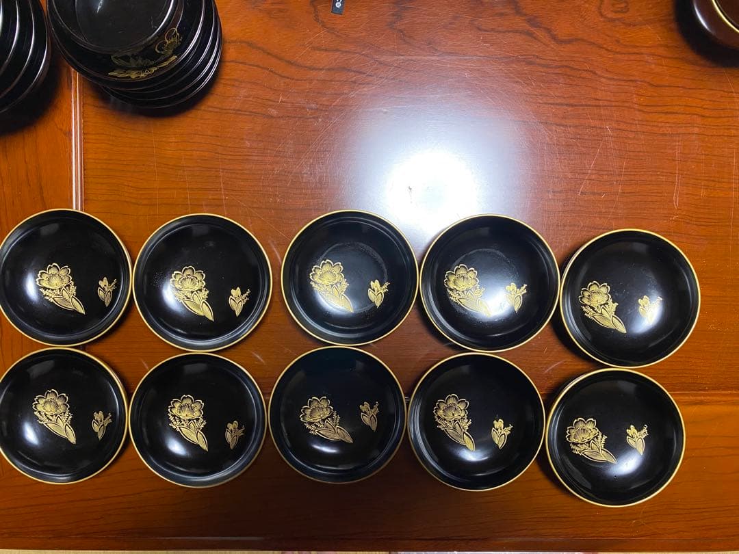 輪島塗　漆器 お椀 5個セット(黒地 金色 花 蝶)+皿10枚+オマケ1つ