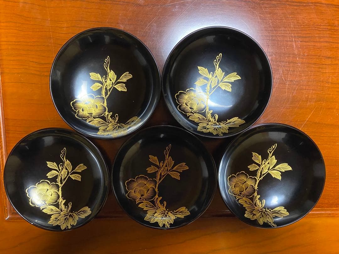 輪島塗　漆器 お椀 5個セット(黒地 金色 花 蝶)+皿10枚+オマケ1つ