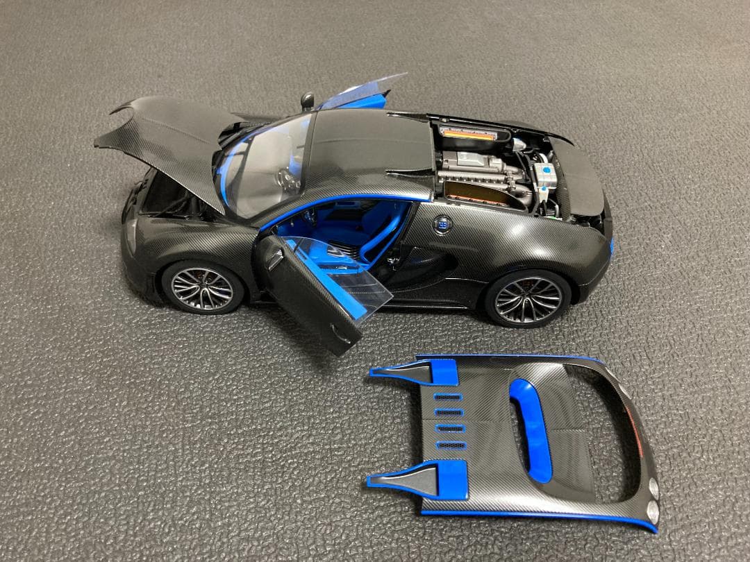 1/18 オートアート ブガッティ ヴェイロン スーパースポーツ カーボン