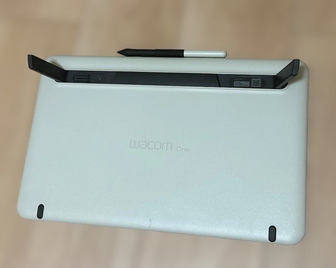 Wacom 液晶タブレット本体 スタンド付き(箱無し)