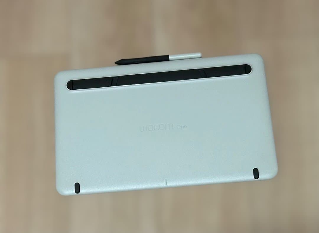 Wacom 液晶タブレット本体 スタンド付き(箱無し)