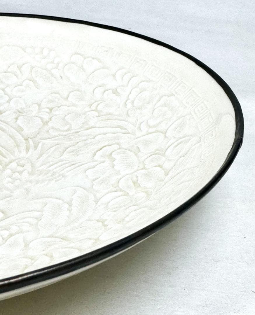 北宋時代 「東宮」銘 定窯白磁刻鳳凰花文銀縁平茶碗 骨董 古玩茶器WWTT007