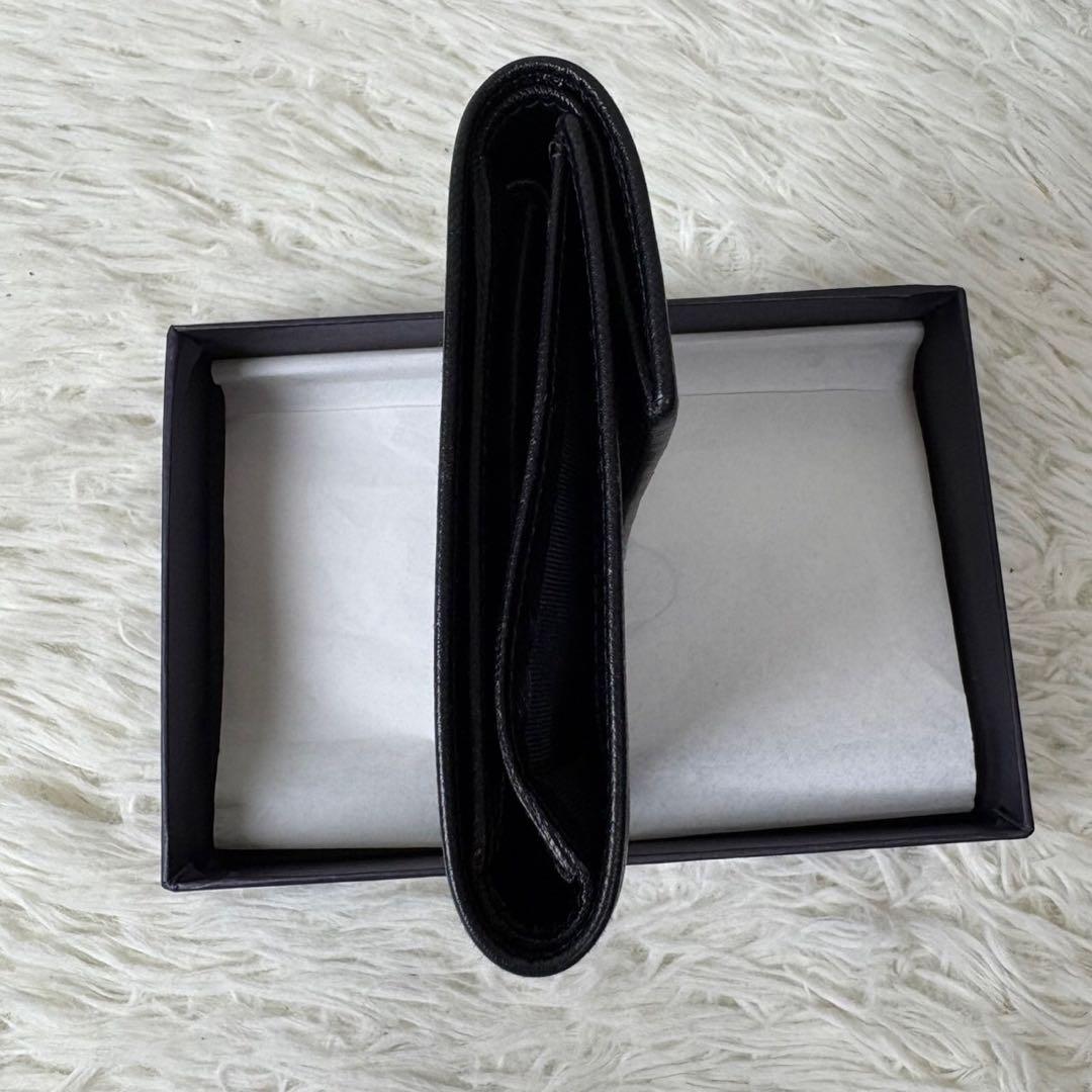 未使用級✨PRADA プラダ　三つ折り財布　三角ロゴプレート　サフィアーノ　黒