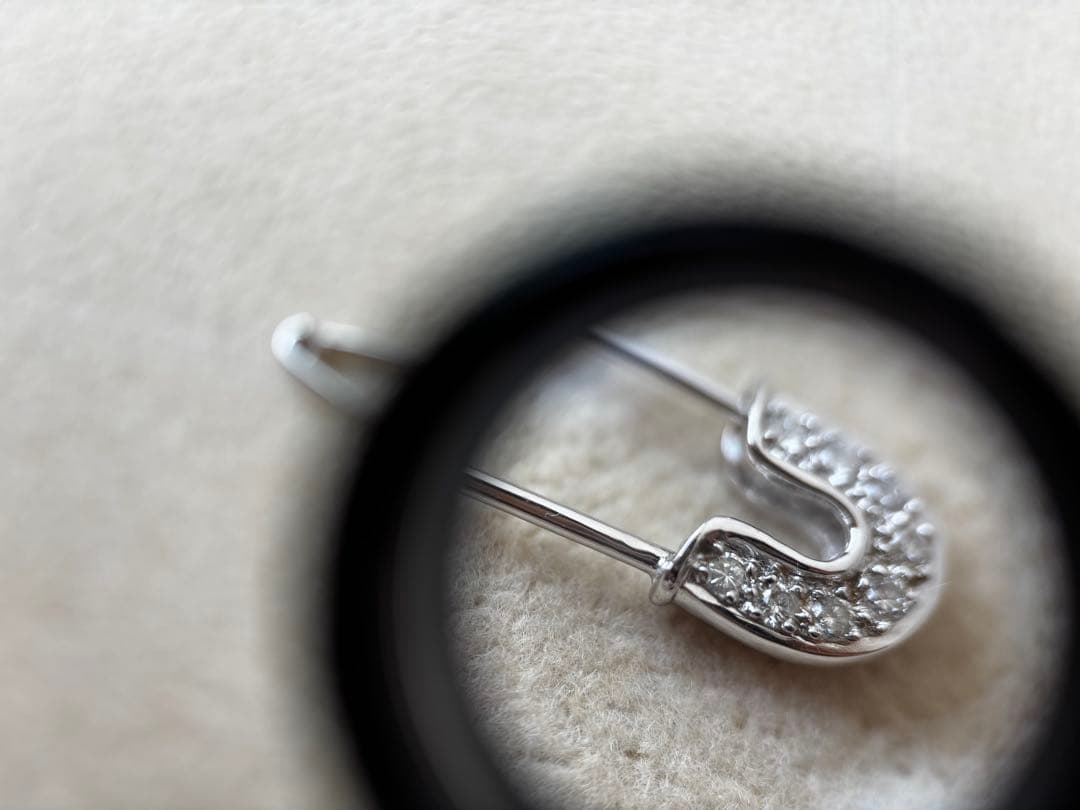 K18 ダイヤ入り　安全ピン　ブローチ　メガネホルダー　三越