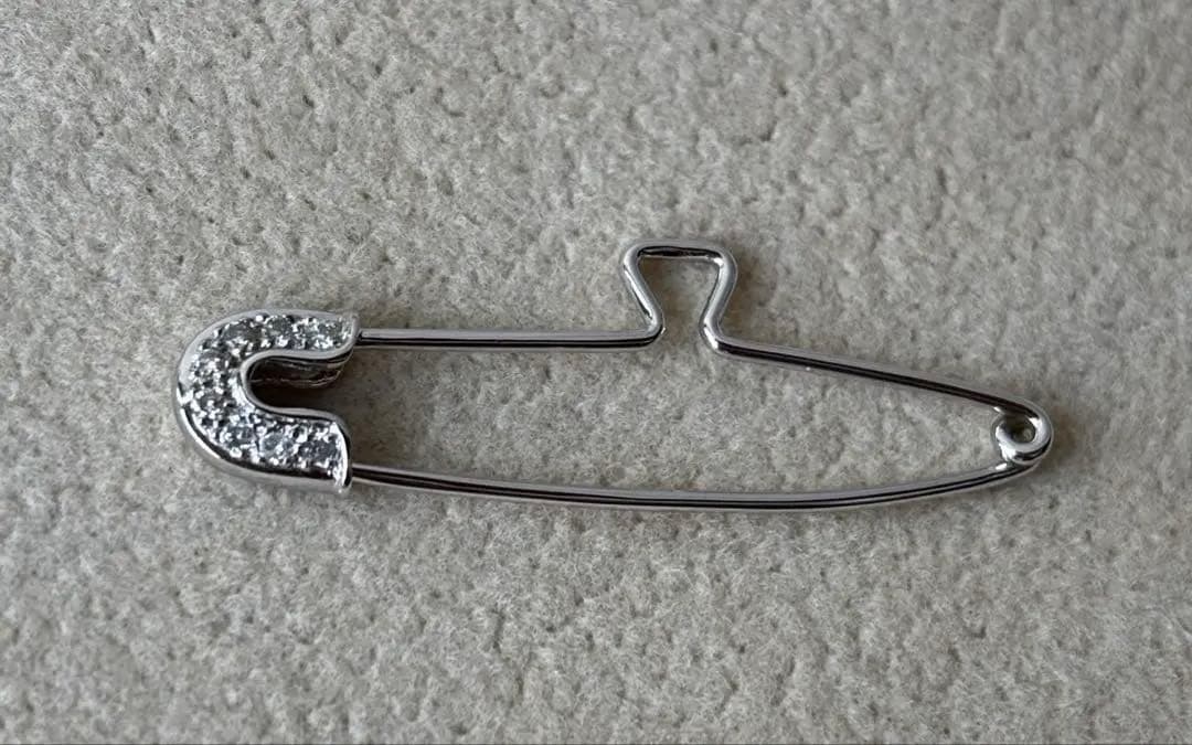 K18 ダイヤ入り　安全ピン　ブローチ　メガネホルダー　三越