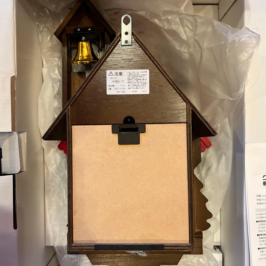 【粉雪小僧】RHYTHM 木製クォーツ掛時計 動物装飾付き