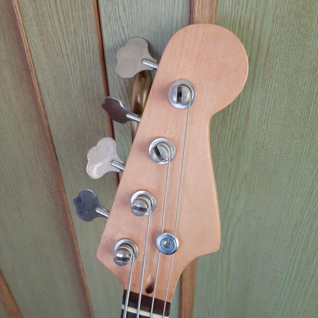 レジェンド　ベースギター　渋いレッド色