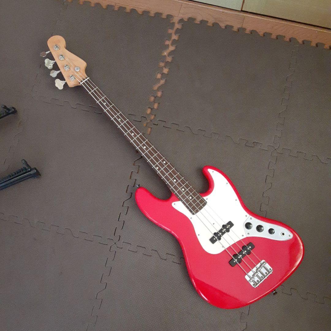 レジェンド　ベースギター　渋いレッド色