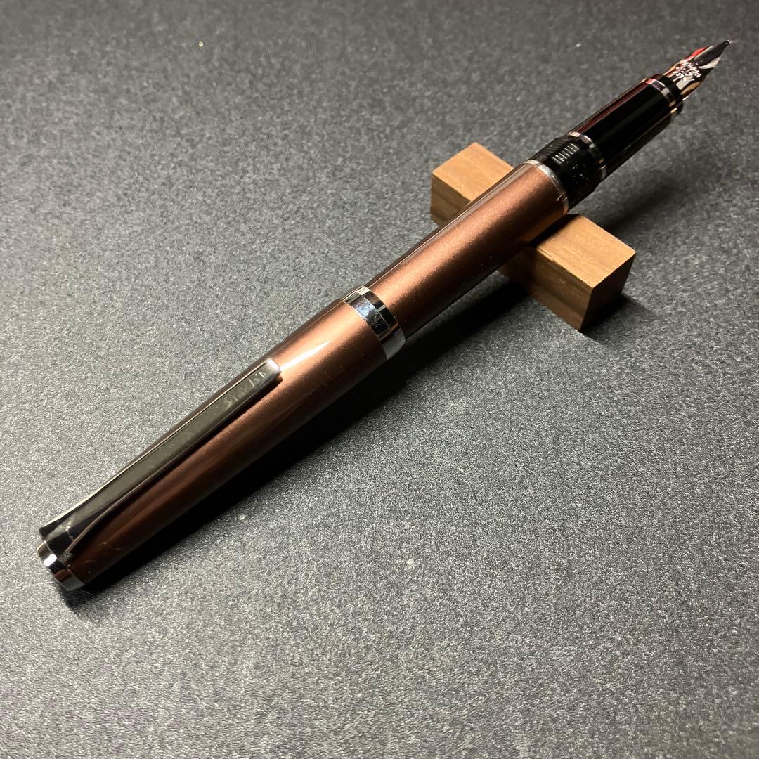 パイロット　万年筆エラボー金属軸SB ソフト太字　ブラウン