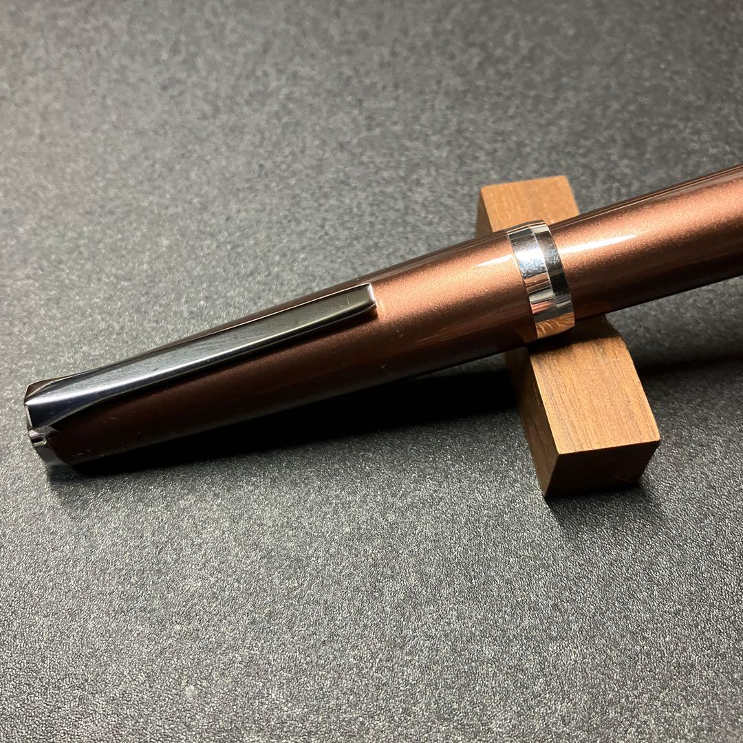 パイロット　万年筆エラボー金属軸SB ソフト太字　ブラウン