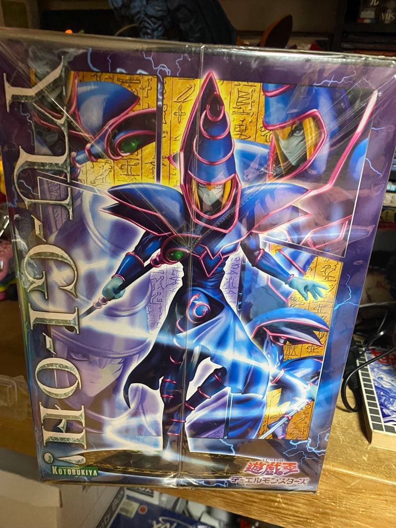 未開封 ブラックマジシャン コトブキヤ 遊戯王 強欲な壺キーホルダー付き