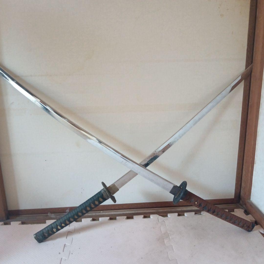 日本刀セット（黒と茶色の柄）