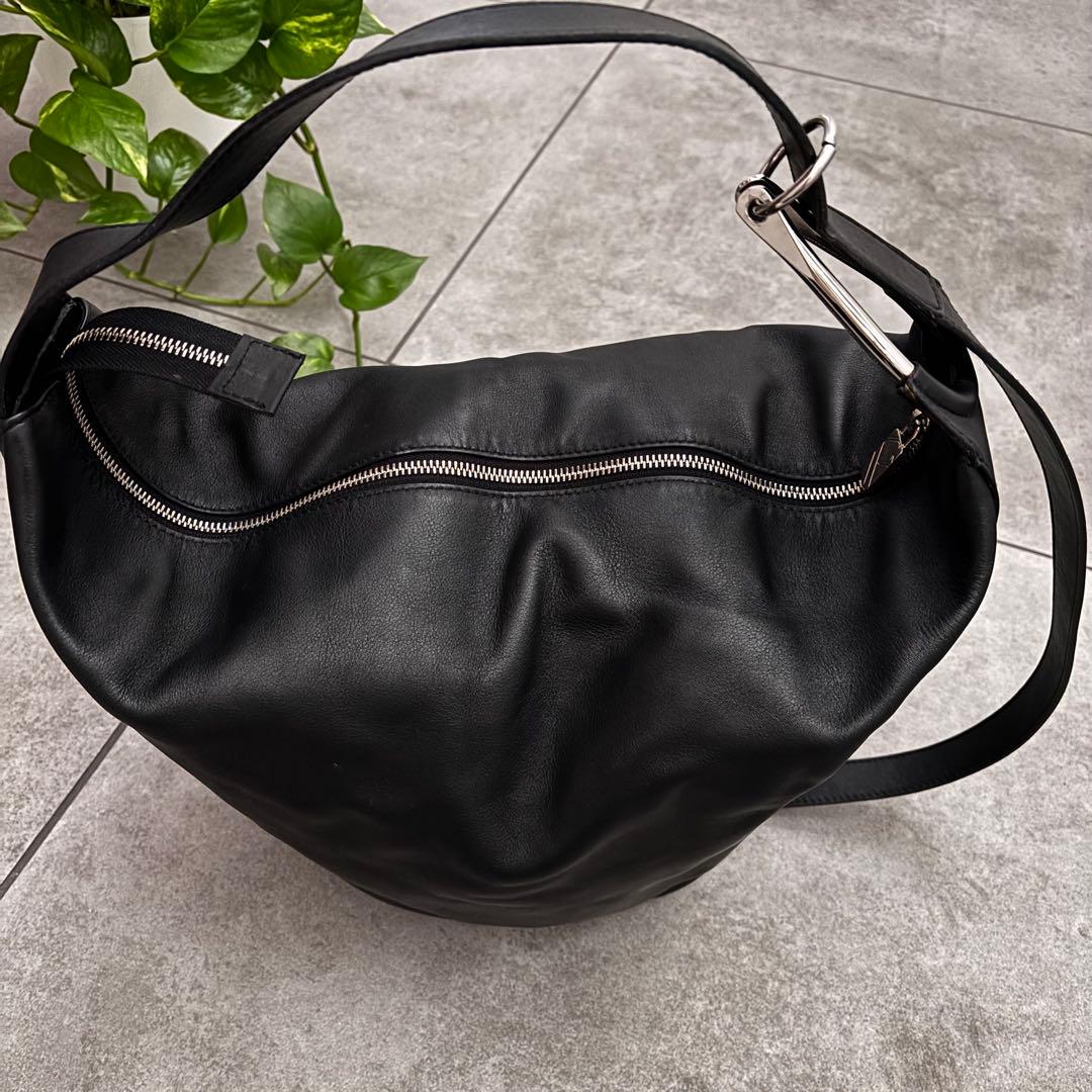 レア　FURLA レザー　ショルダーバッグ　牛革　 黒　ブラック　シルバー金具