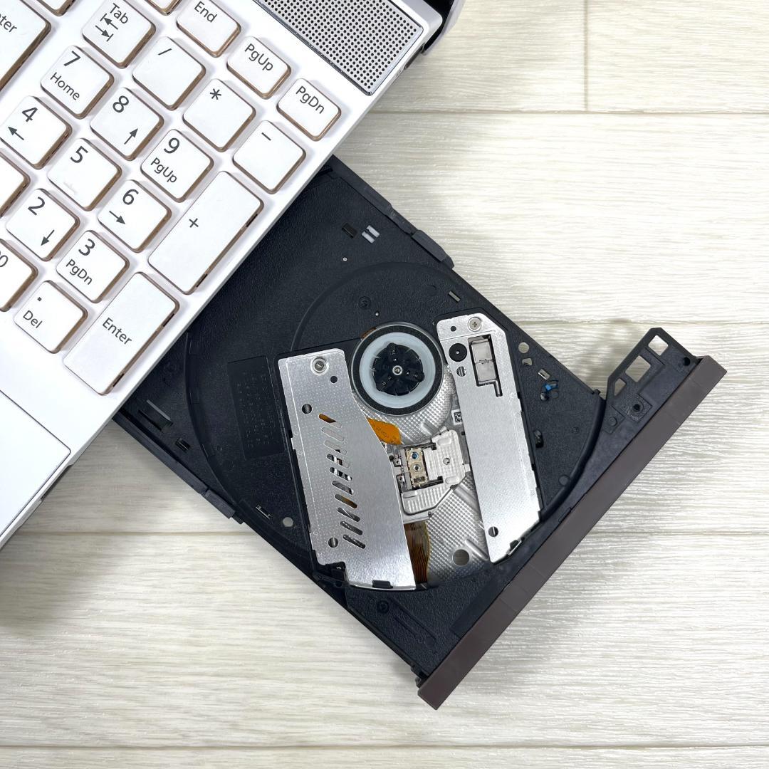 富士通 第8世代 i7 新品SSD512＋HDD1T メモリ16 ノートパソコン