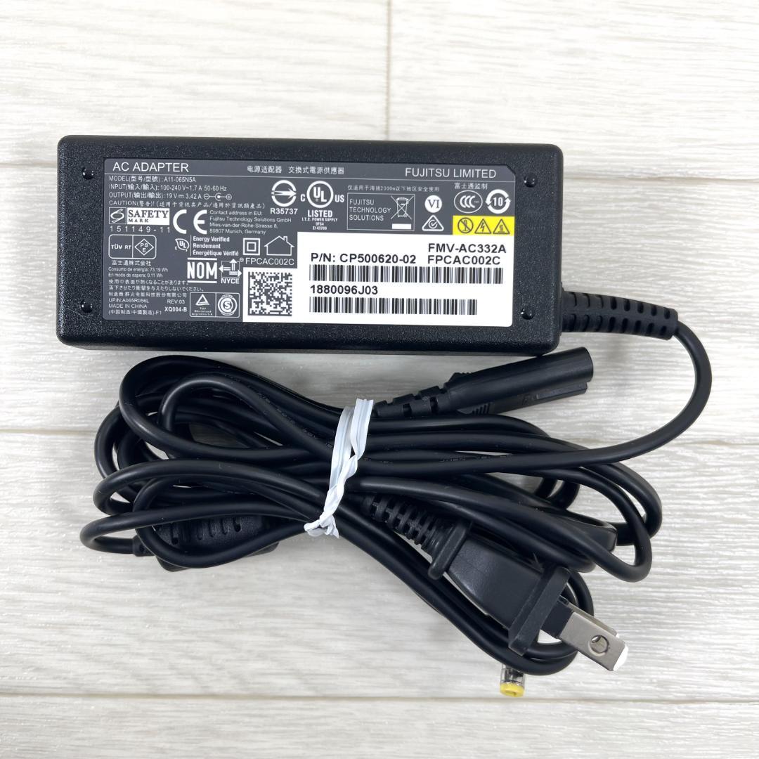 富士通 第8世代 i7 新品SSD512＋HDD1T メモリ16 ノートパソコン