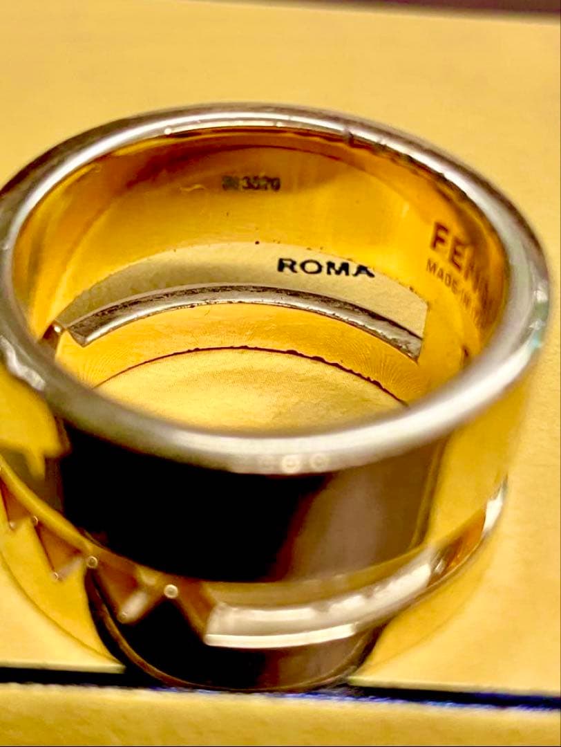 【FENDI】BAG BAGS RING Mサイズ ゴールド×ブラック