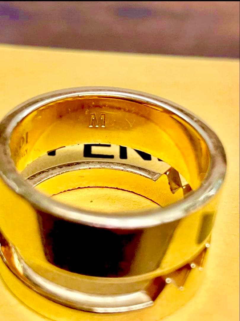 【FENDI】BAG BAGS RING Mサイズ ゴールド×ブラック