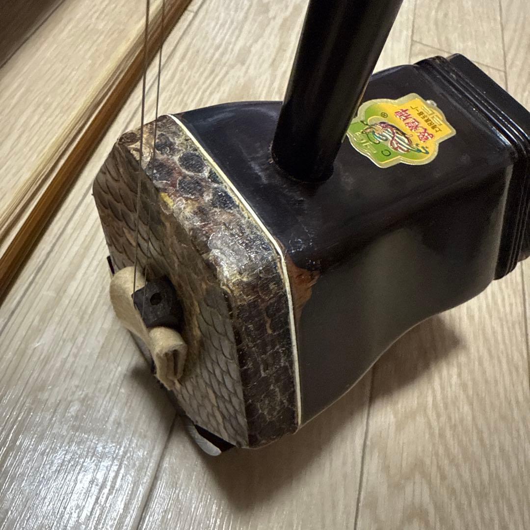 二胡 敦煌牌 上海民族楽器 弦、松脂、ハードケース付