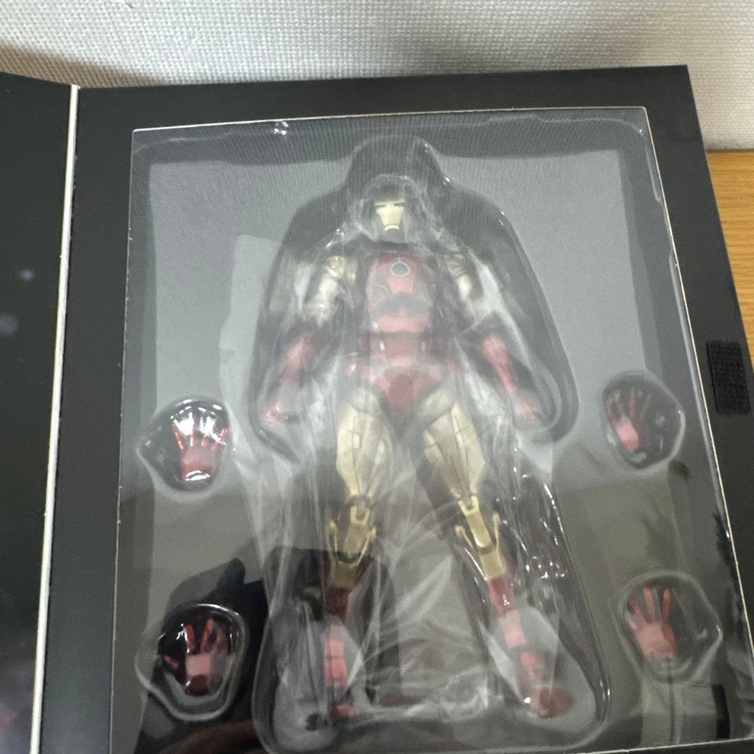 ファイティングアーマー Iron Man フィギュア　千値練　アイアンマン