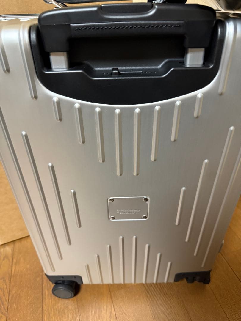 新品 イノベーター 36L 機内持込み スーツケース　アルミ　キャリーバッグ