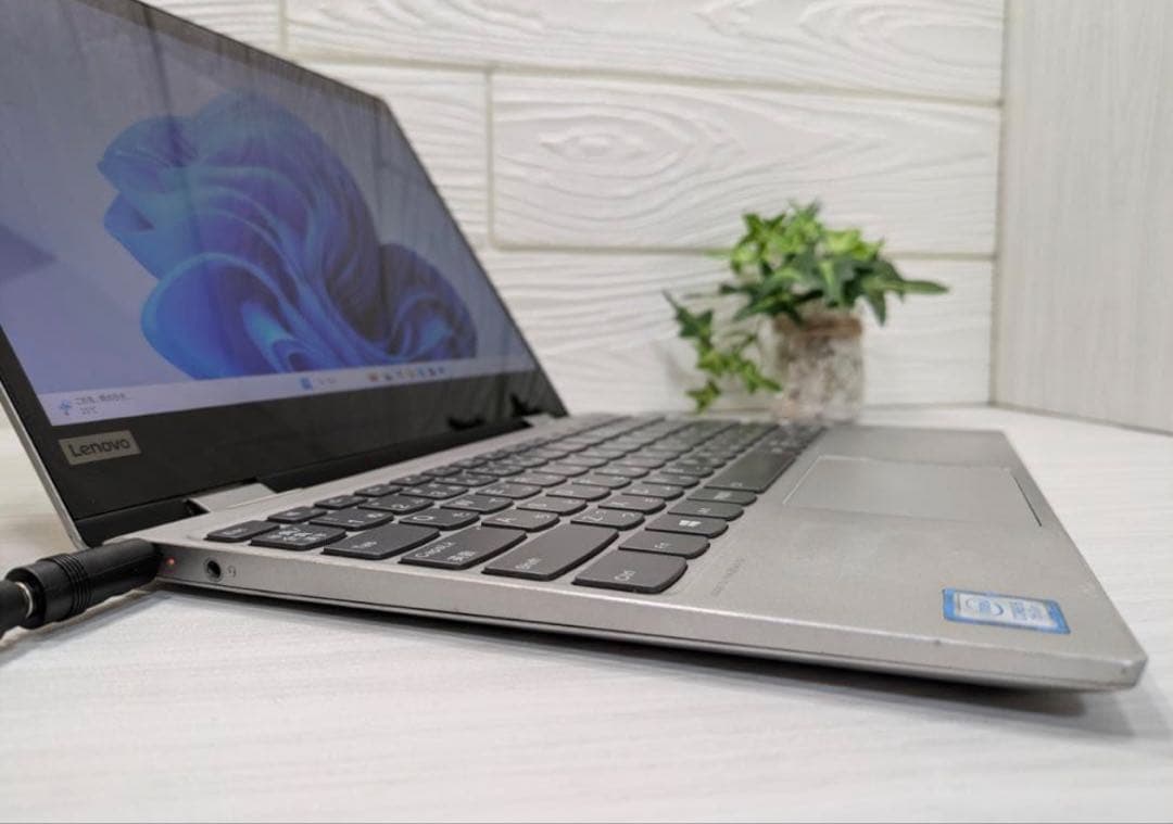 Windows11ノートパソコン　オフィス付き　レノボ　爆速SSD　Wi-Fi