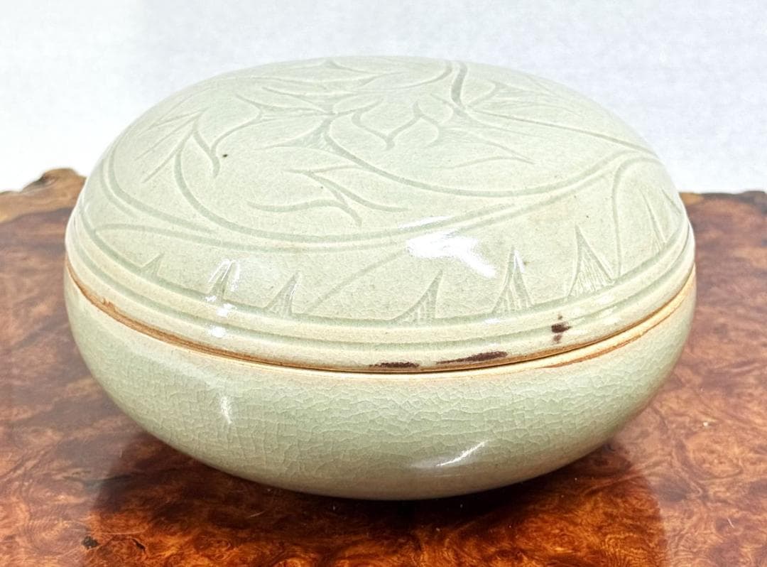 時代物 青磁刻輪花蓋物 捧合 約直径19cm 中国古玩 骨董古美術WWTT376
