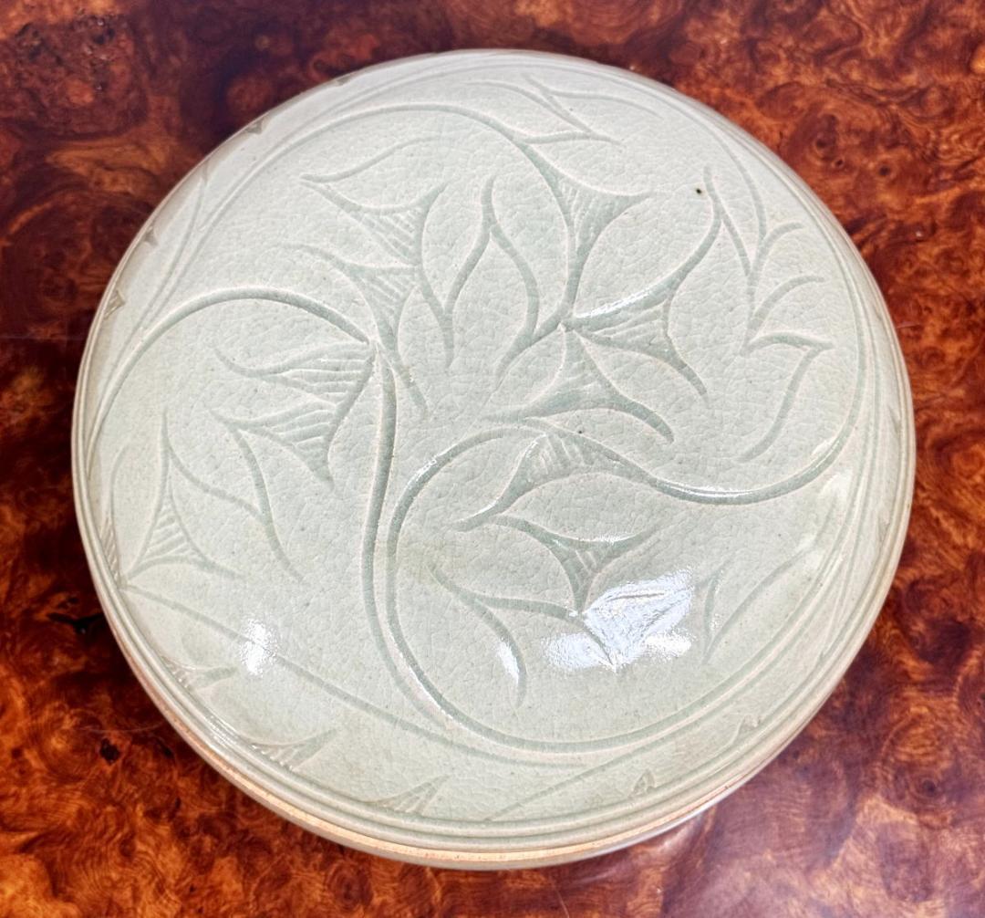 時代物 青磁刻輪花蓋物 捧合 約直径19cm 中国古玩 骨董古美術WWTT376