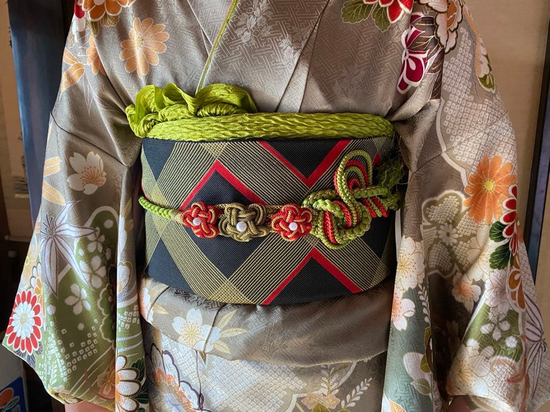 メルカリ市中だけお値下げ　県民共済正絹振袖フルセットグリーン金赤黒　ぽっちゃり