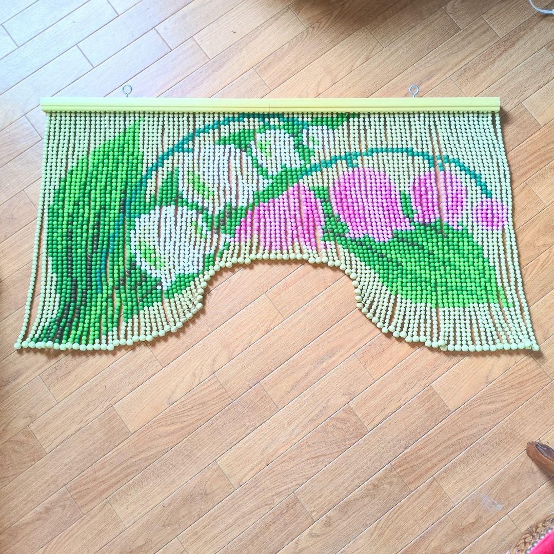 昭和レトロ 珠のれん 珠暖簾 花柄 のれん ハンドメイド レトロポップ 玉のれん