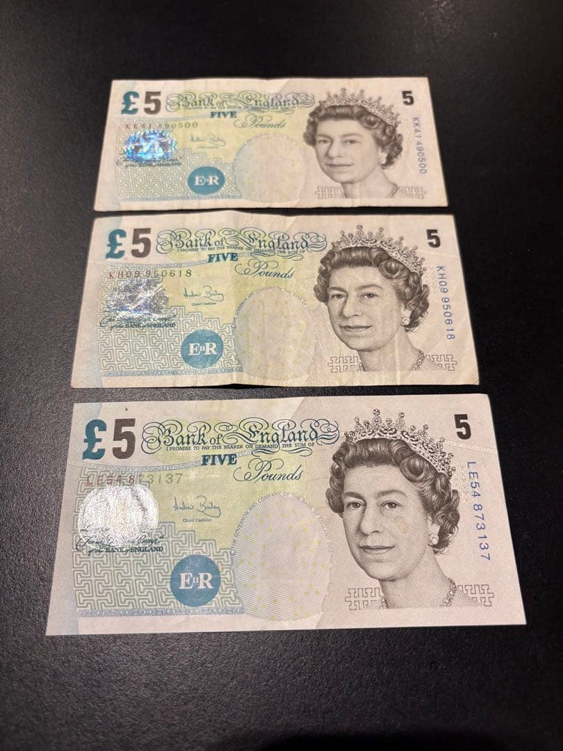 イギリス旧紙幣　￡20×1枚・￡10×1枚・￡5×3枚　 計5枚　エリザベス女王