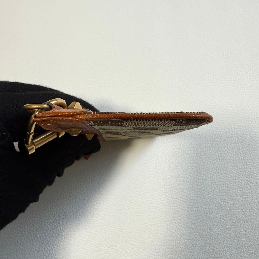 ✨極美品 希少モデル✨ グッチ スタッズ付き チェーン ケース GG柄