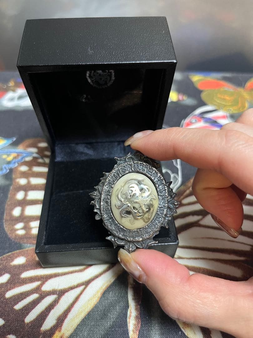 alice auaa ブローチ