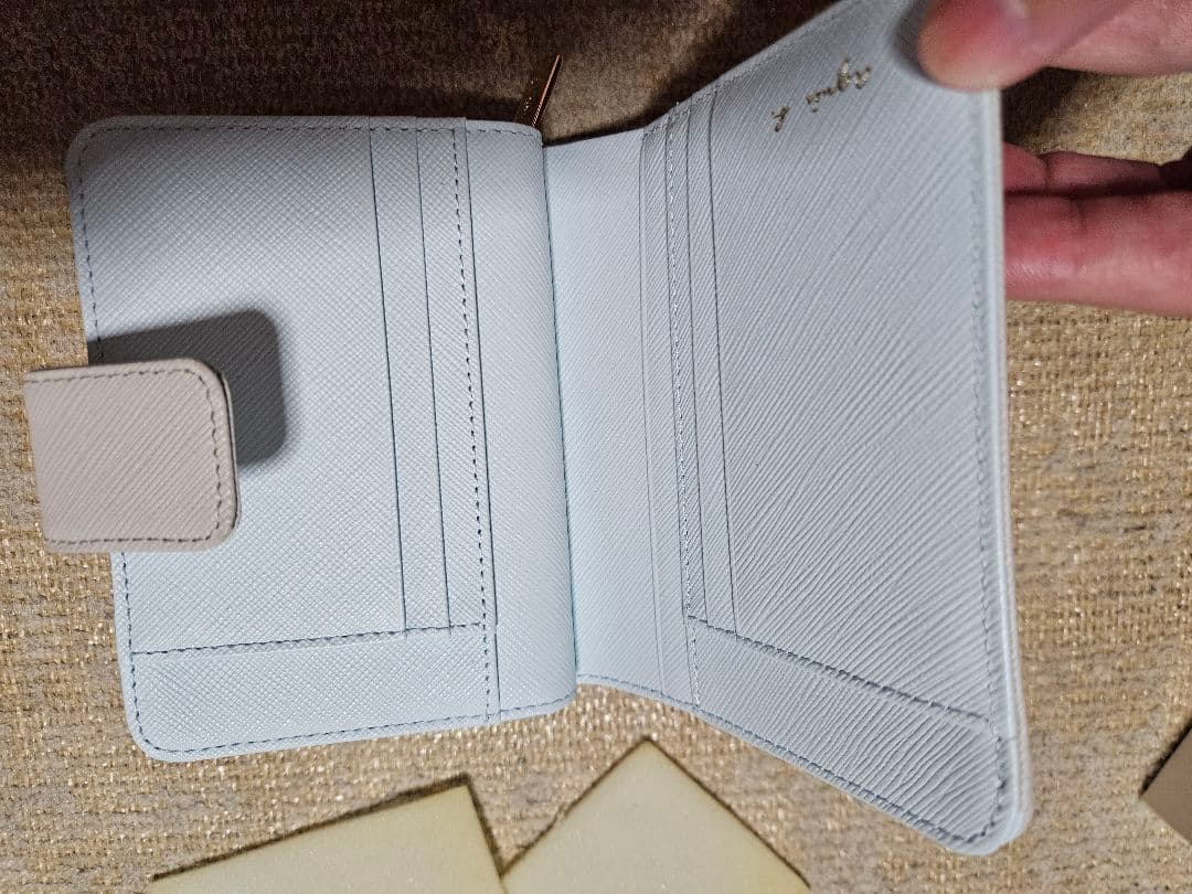 美品　最終値下げ！ アニエスベーライトグレー 二つ折り財布