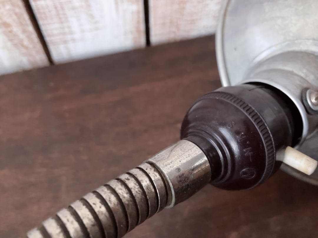 ヴィンテージ　アルミシェード　デスクランプ