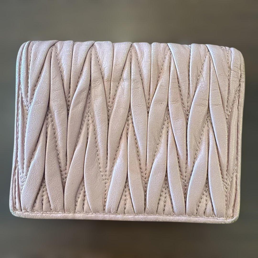 miu miu 淡いピンク 二つ折り財布