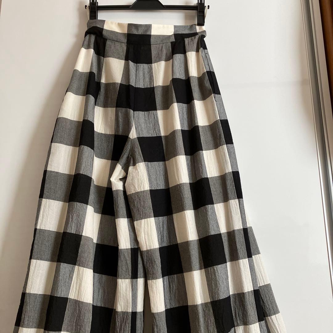 エポカ　新品未使用ワイドパンツ サイズ40 黒と白のチェック柄