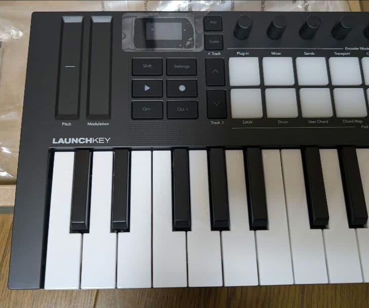 【美品】Launchkey Mini 25 mk4 MIDI キーボード