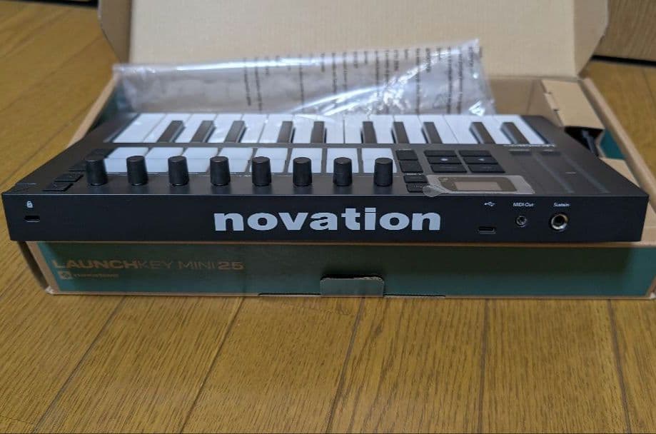 【美品】Launchkey Mini 25 mk4 MIDI キーボード