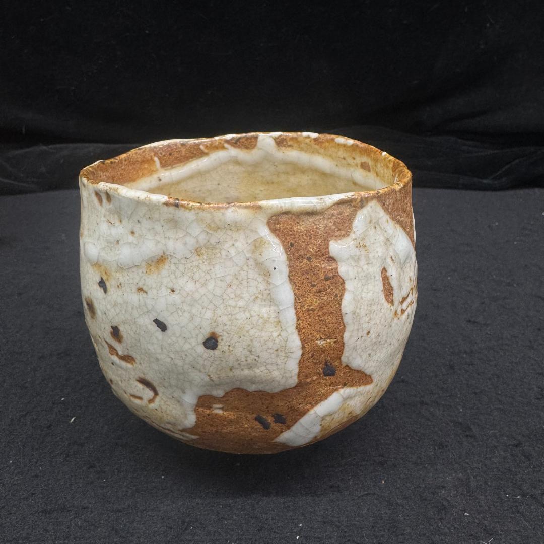 志野焼　時代物　手作り 陶器茶碗 木箱付き 在銘