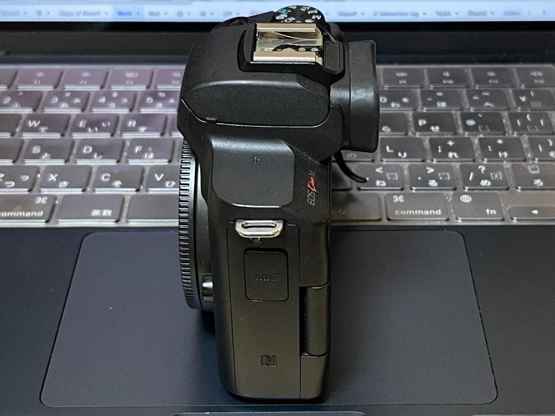 Canon EOS Kiss M（ボディ＋純正箱）単品出品