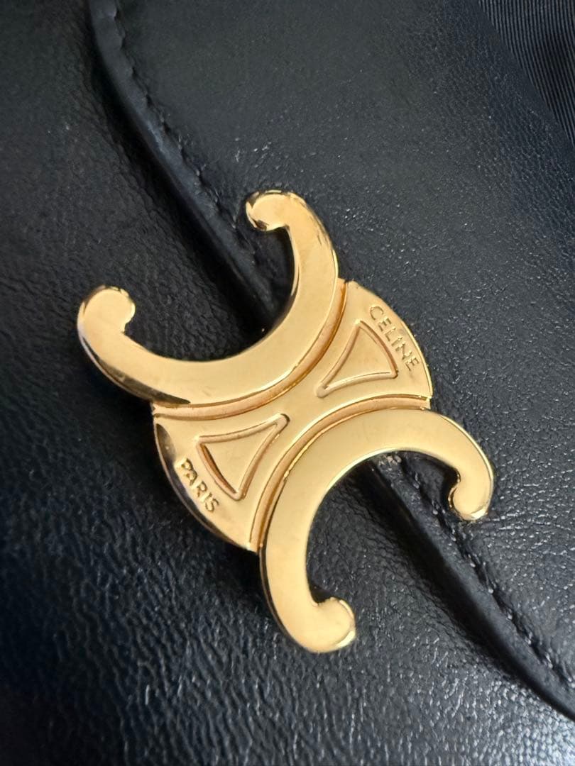 即購入OK✨美品✨CELINE✨黒 レザー ✨二つ折り財布✨