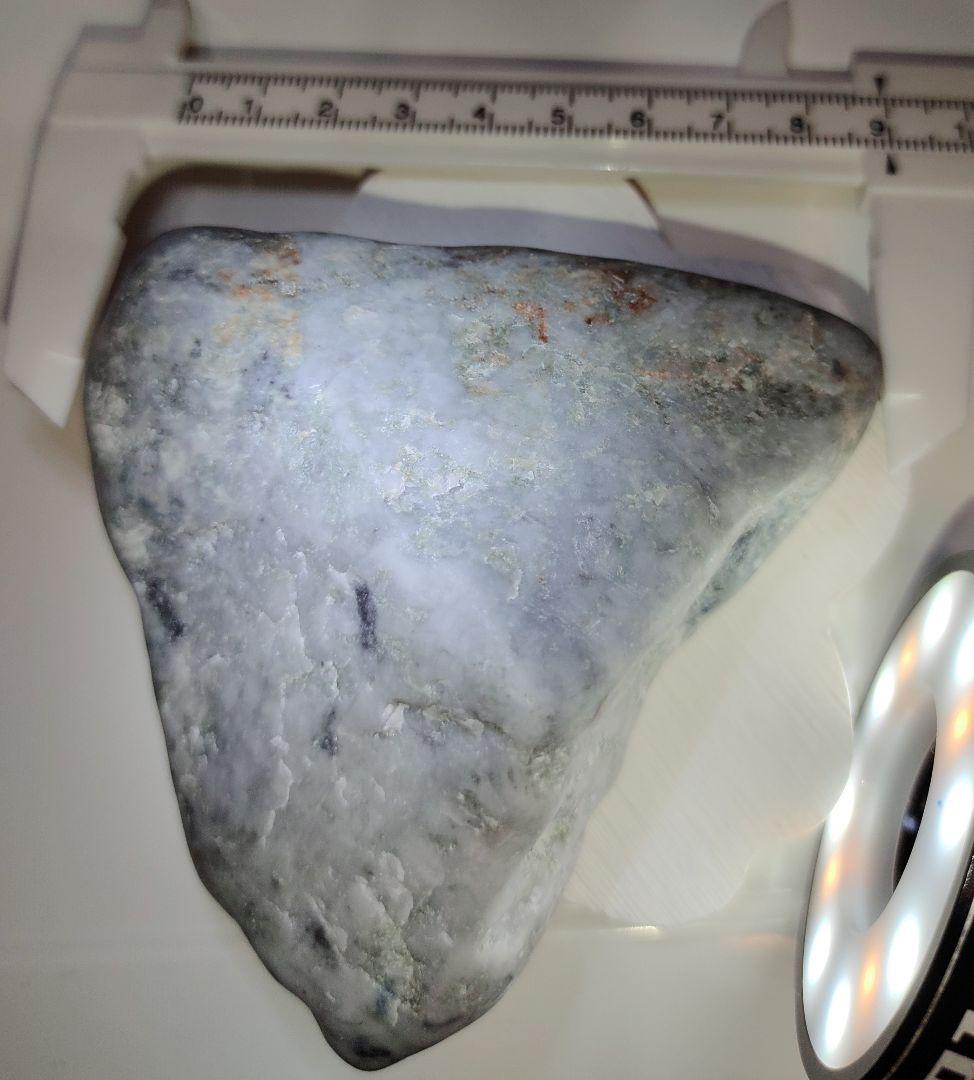 横川 青翡翠 重さ393g 全体的にチラホラとラベンダーも入っています。