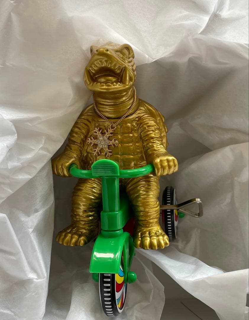 M1号 ガメラ三輪車 金色 ゴールド ガメラ60周年記念 雪の結晶ペンダント付き